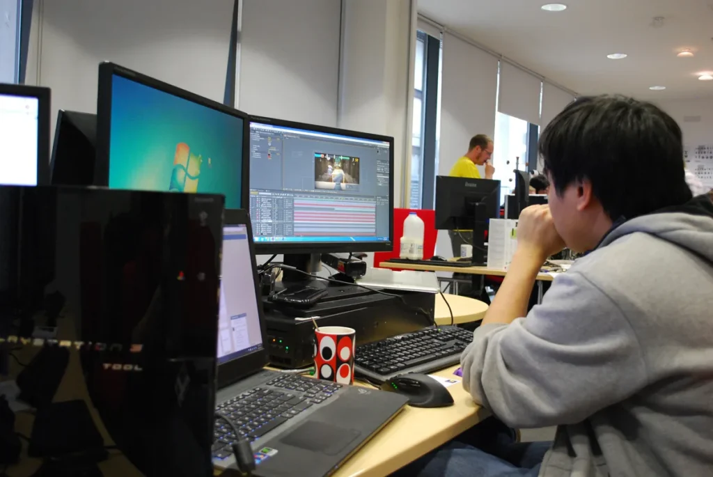 5 Reasons Computer Programmers Often Have Poor Pension & Retirement Plans 7 Computer Programmer At Work